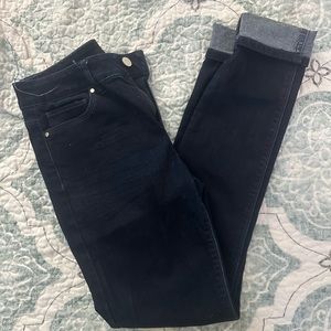 Dark wash skinny jeans in great condition!